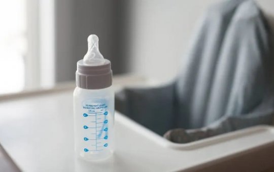 Bebê morre após tomar mamadeira com fentanil; mãe confundiu com cocaína