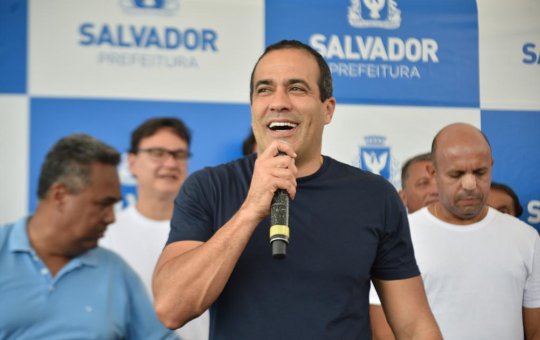 Salvador entrega 23º campo com grama sintética em Fazenda Grande II