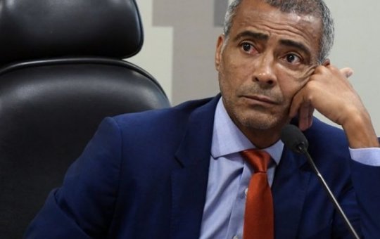 Romário tem melhora no estado de saúde, mas continua internado