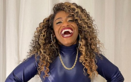 Ex-The Voice e atriz Ludmillah Anjos sofre acidente de carro