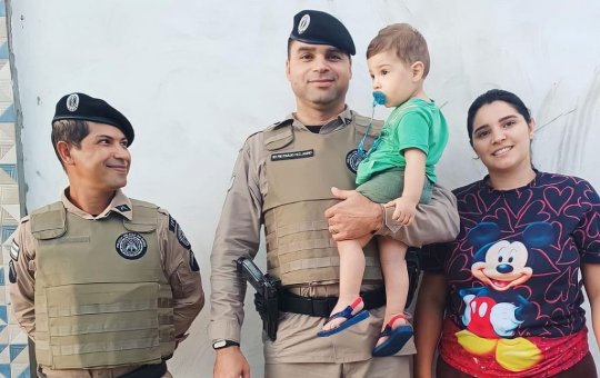 Policiais militares salvam menino engasgado em Poções