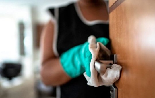 "Não comia nada, não me davam nada" diz doméstica vigiada por câmera na cozinha