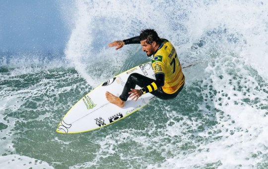 Filipinho é tricampeão de surfe na África do Sul e carimba vaga em Paris