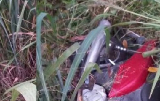 Corpo é encontrado ao lado de motocicleta em Lauro de Freitas