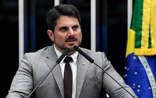 Marcos do Val contradiz Bolsonaro em novo depoimento à PF