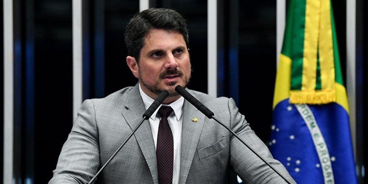 Marcos do Val contradiz Bolsonaro em novo depoimento à PF