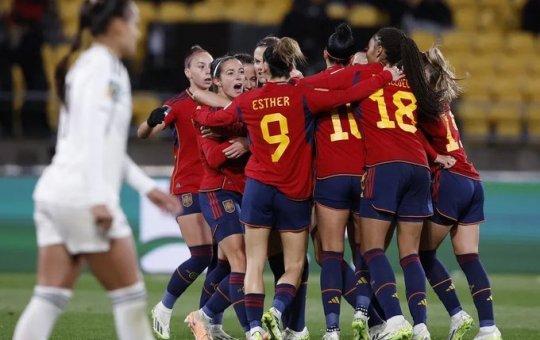 Sem dificuldades, Espanha vence a Costa Rica na estreia da Copa do Mundo