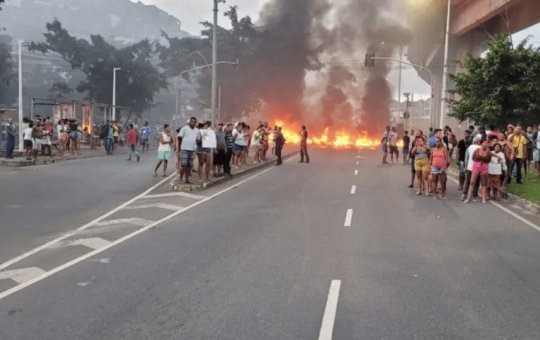 Salvador: Em protesto, moradores do Bom Juá fecham acesso à BR-324
