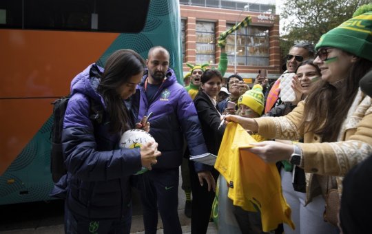 Seleção feminina chega a Adelaide para estreia na Copa do Mundo