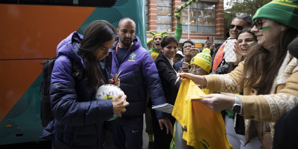 Seleção feminina chega a Adelaide para estreia na Copa do Mundo