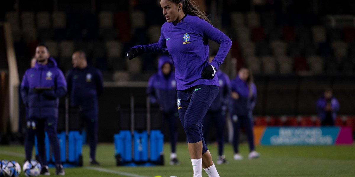 Brasil inicia busca por título inédito da Copa diante do Panamá