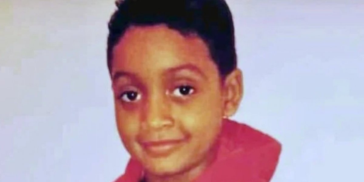 Menino de 10 anos morre baleado na porta de casa em Portão; família culpa PMs