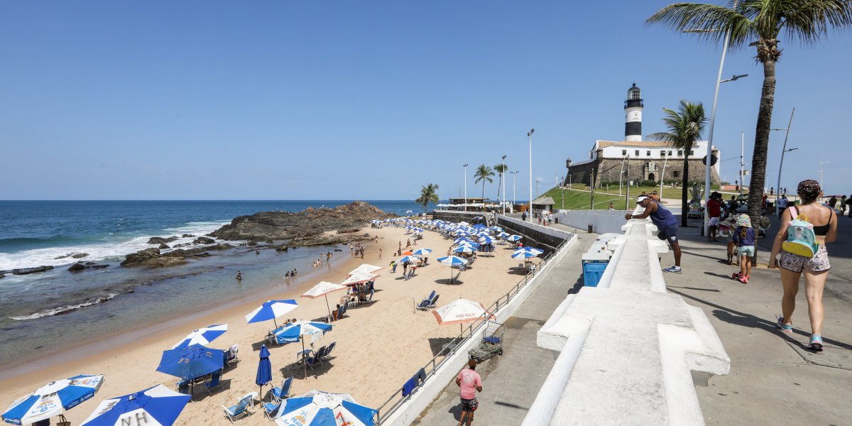 Banhista é resgatado pelo Corpo de Bombeiros após afogamento na Barra
