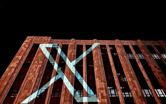 Elon Musk dá adeus ao pássaro azul e muda logo do Twitter