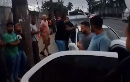 Entregadores da Shopee fazem manifestação e paralisam atividades em Salvador