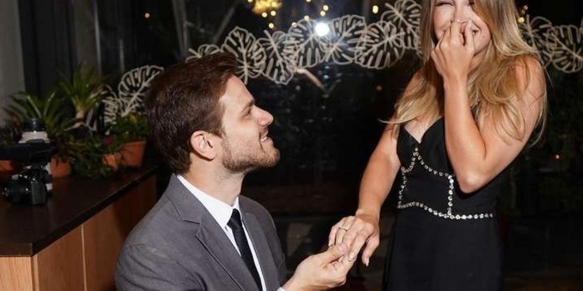 Carla Diaz confirma fim do noivado com Felipe Becari