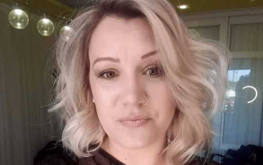 Mulher de 39 anos morre eletrocutada após usar lava a jato para limpar calçada