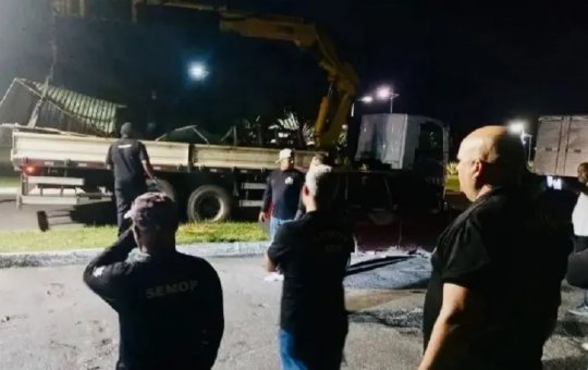 Prefeitura desmonta barracas na saída do Aeroporto de Salvador