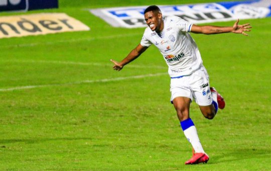 Vitória acerta a contratação do atacante Iury Castilho