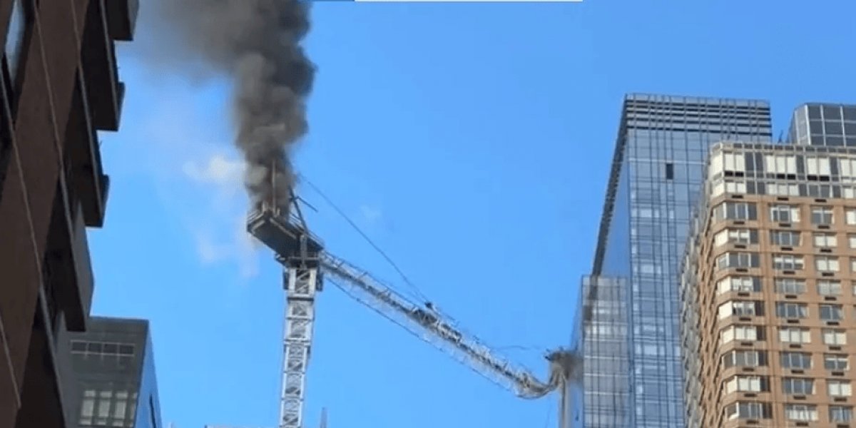 Seis pessoas ficam feridas após guindaste pegar fogo e desabar em Nova York