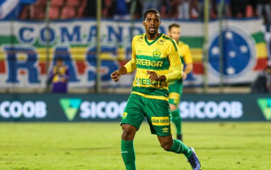 Vitória oficializa a contratação de Iury Castilho, ex-Cuiabá