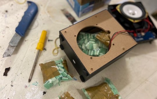 Polícia apreende 15 kg de pasta para cocaína e armas em encomendas dos Correios