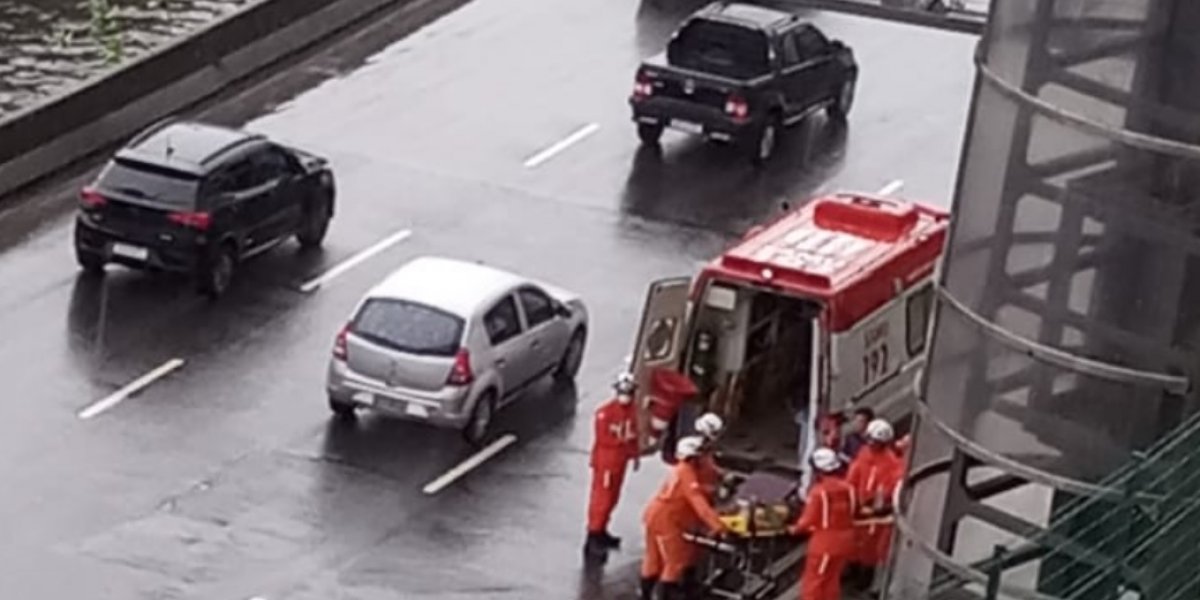 Homem cai em fosso de elevador em passarela da Via Expressa nesta sexta