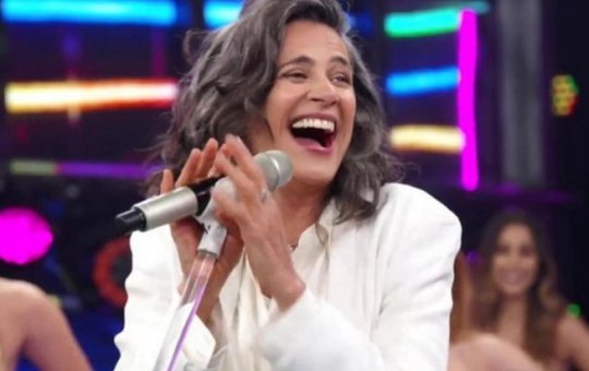 Simone retorna a Salvador com show especial que celebra 50 anos de carreira