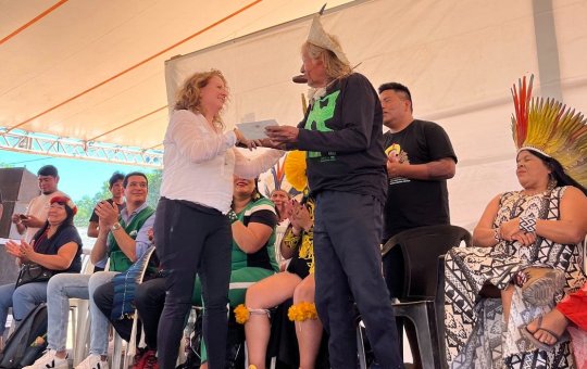 Cacique Raoni recebe carta do rei britânico Charles III