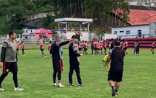 Com novidades na equipe, Vitória encerra preparação para enfrentar a Ponte Preta