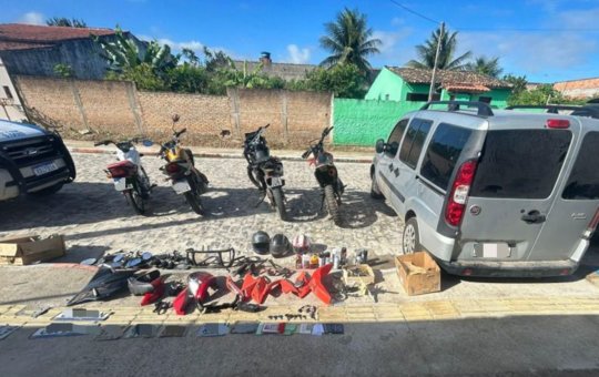PM desarticula oficina de adulteração de carros roubados no interior da Bahia