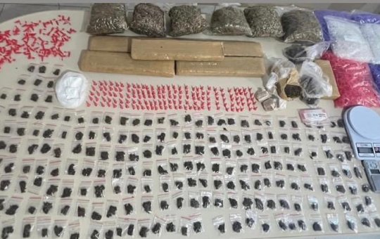 95ª CIPM encontra 3 kg de drogas e 2.800 pinos para comércio de cocaína