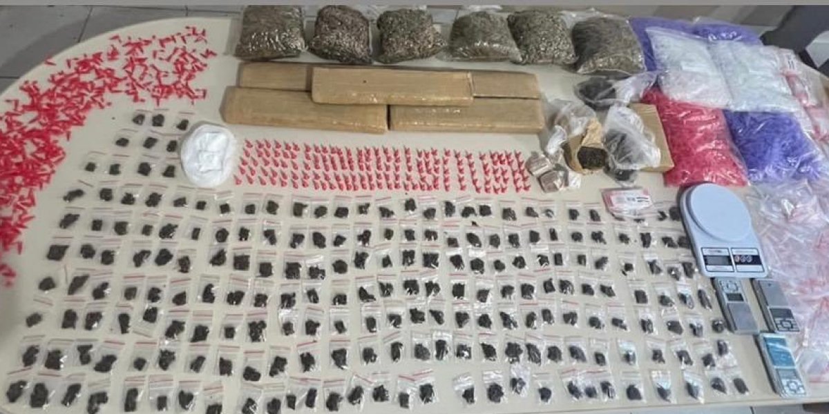 95ª CIPM encontra 3 kg de drogas e 2.800 pinos para comércio de cocaína