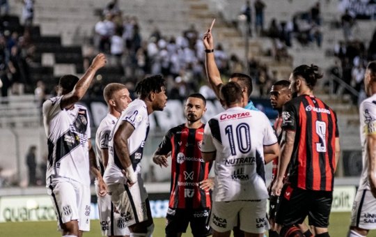Vitória sai em desvantagem, mas consegue arrancar empate com a Ponte