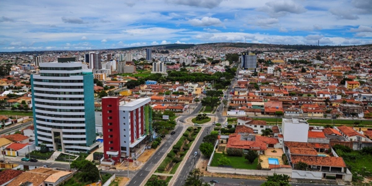 Idoso é flagrado com adolescente de 12 anos em motel em Vitória da Conquista