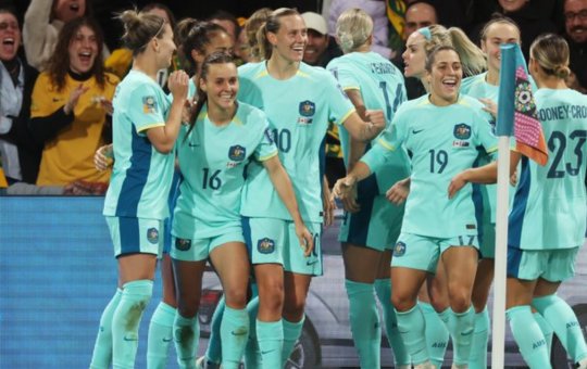 Austrália atropela, elimina Canadá e passa em 1º no grupo B da Copa