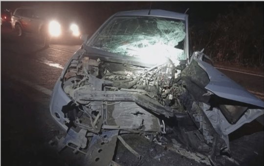 Homem morre e outro fica ferido após acidente entre dois carros na BR-101