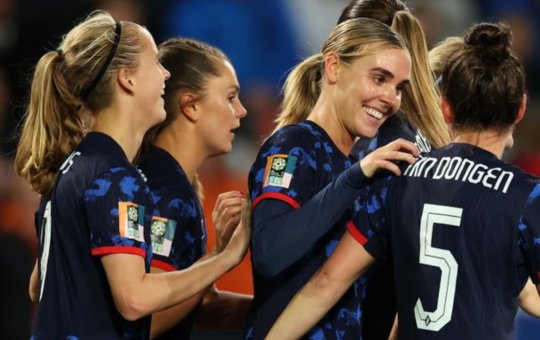 Holanda aplica 7 a 0 sobre o Vietnã para fechar Grupo E na liderança