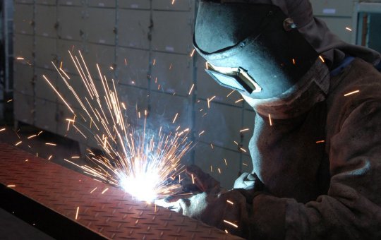 Pesquisa do IBGE diz que produção industrial cresce 0,1%