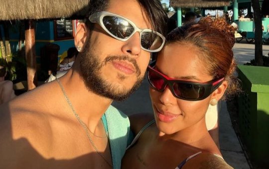 Sthe Matos e Kevi Jonny comemoram nove meses de namoro em Praia do Forte