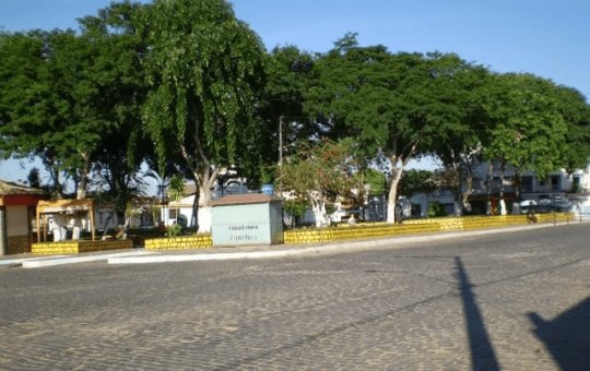 Corpo de mulher é encontrado com marcas de faca próximo à BR-330