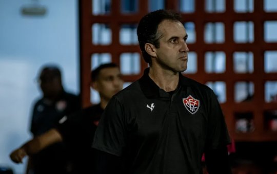 "Vitória muito importante", diz Léo Condé após Rubro-Negro vencer mais uma