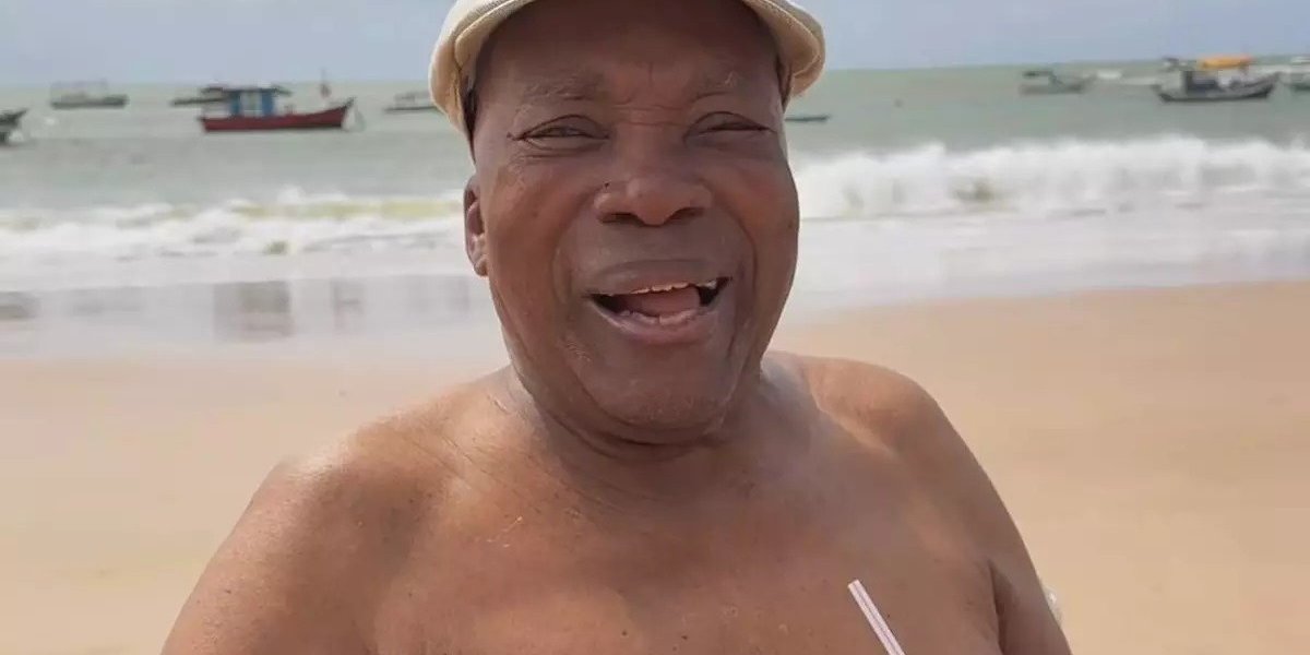 Aposentado dos palcos, Milton Nascimento curte praia na Bahia ao som de Caetano
