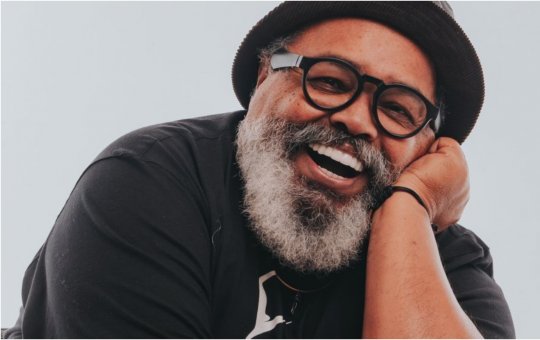 Em tratamento contra câncer, Jorge Aragão volta aos palcos