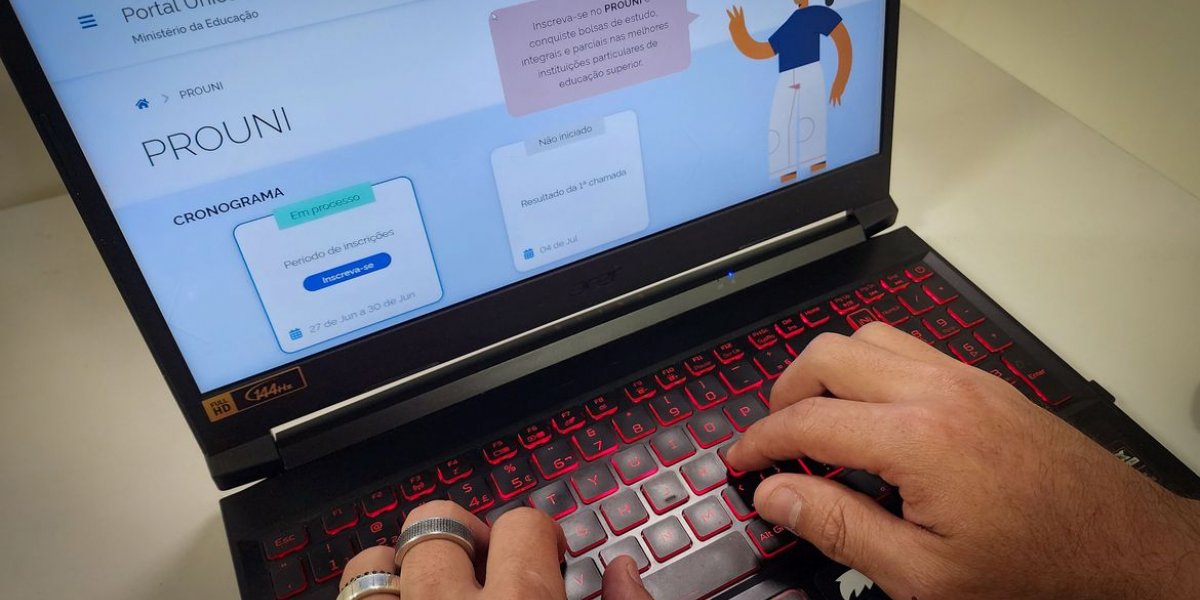 Selecionados do Prouni devem entregar documentação até hoje