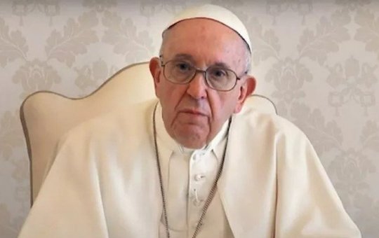Mulheres trans "são filhas de Deus", diz papa Francisco