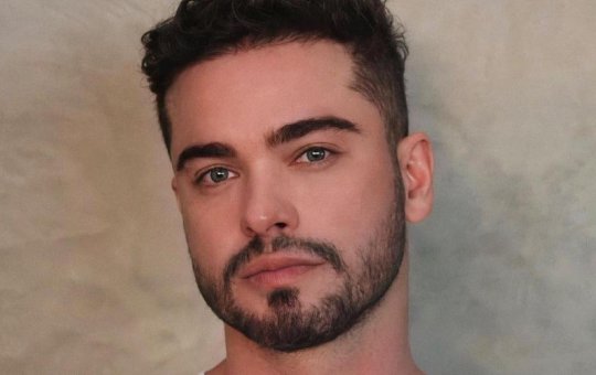 Sidney Sampaio é internado após cair de quarto de hotel em Copacabana 