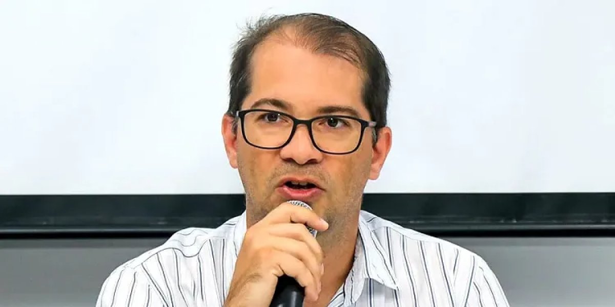 Prefeito de Teixeira de Freitas é afastado por interferir em regulação