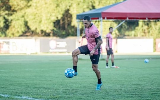 Em busca de abrir vantagem na Série B, Vitória visita o Londrina nesta segunda