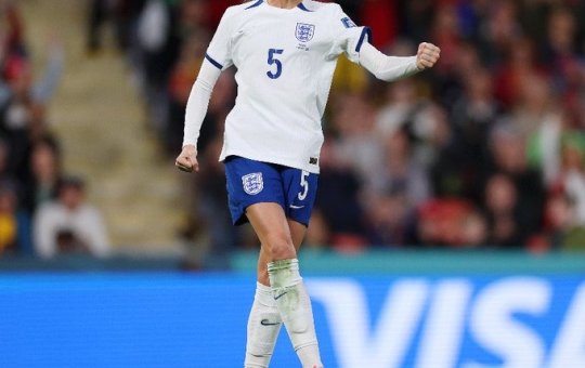 Inglaterra sofre, mas supera Nigéria nos pênaltis para seguir na Copa